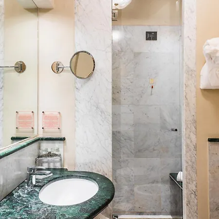 فندق Art Commercianti 4*