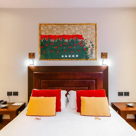 Art Commercianti Hotel 4*