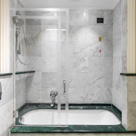 ホテル アート コメルチアンティ