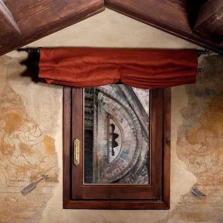 アート コメルチアンティ ホテル 4*