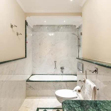 アート コメルチアンティ 4* ボローニャ