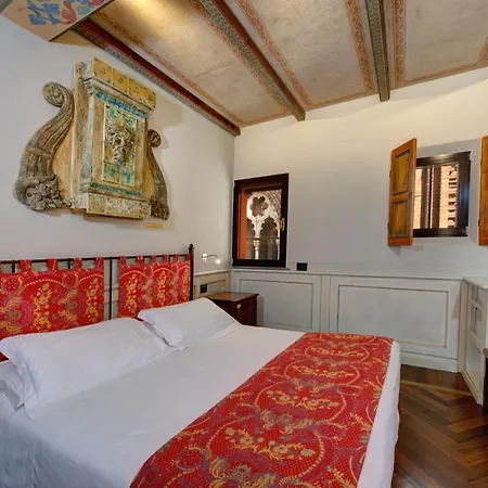 Art Commercianti Hotel 4*